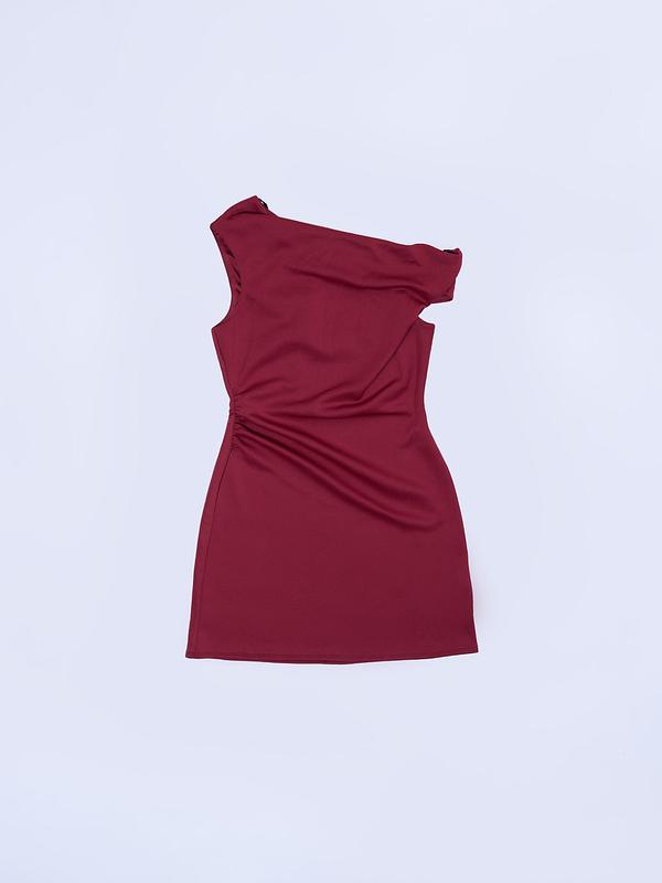 Robe satinée épaules nues