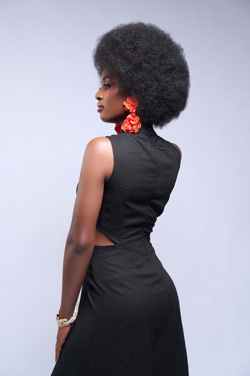 Robe midi à découpes